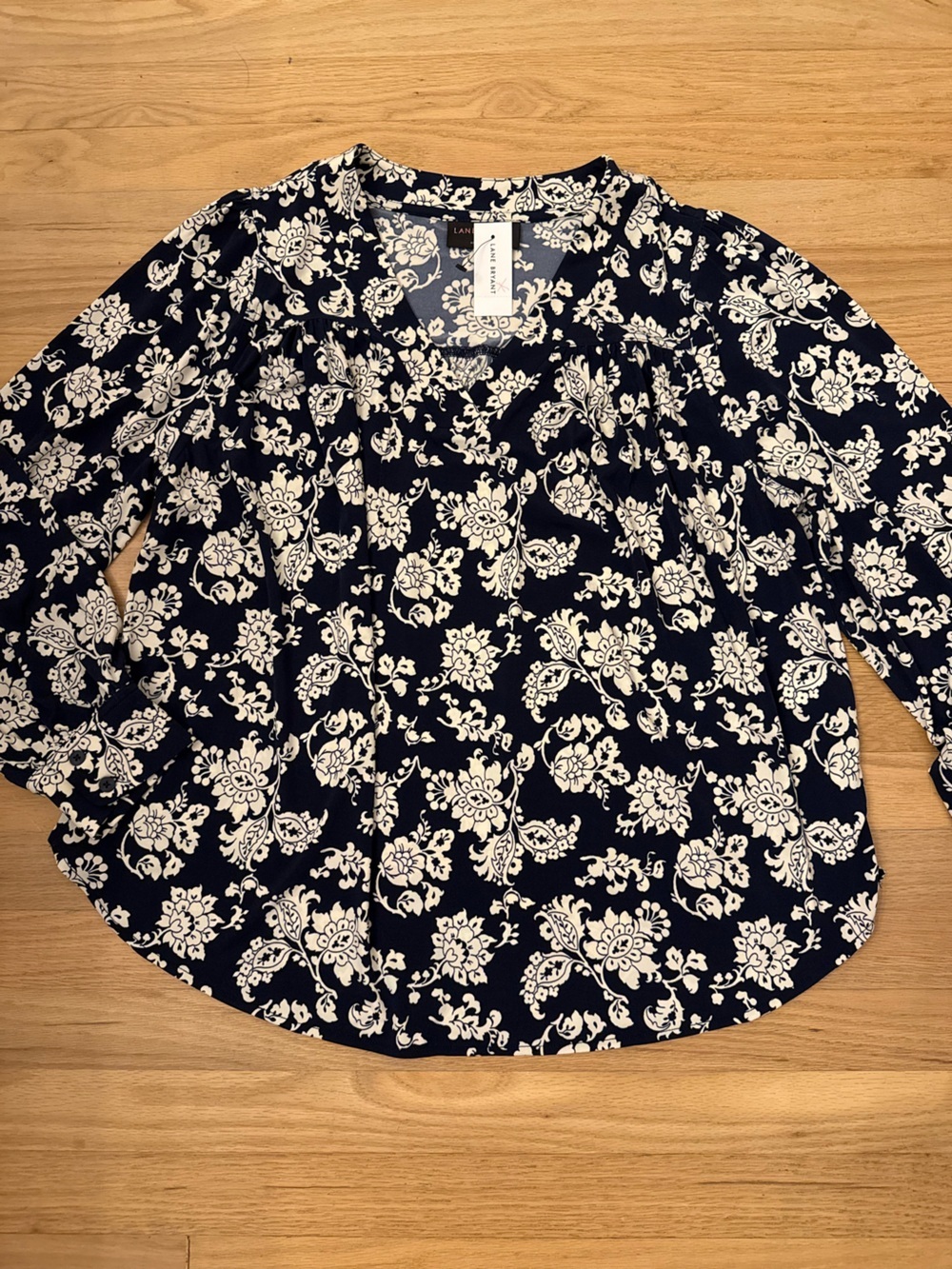 NEW Lane Bryant Size 14/16 Navy Blue Floral V Neck Blouse - Picture 2 of 5